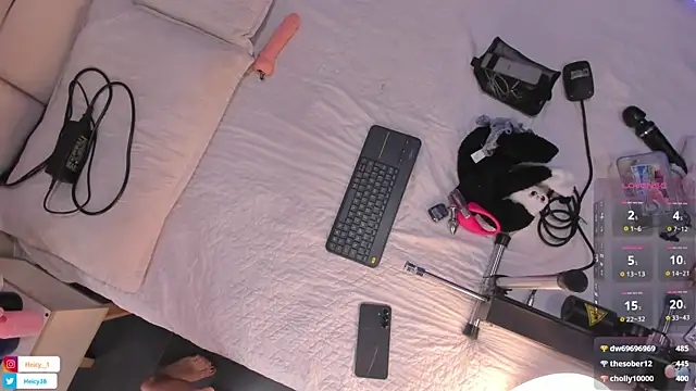 Snapshot of Heicy--01 chatting on November 20, 8:08 pm Heicy--01 online show from November 20, 8:08 pm