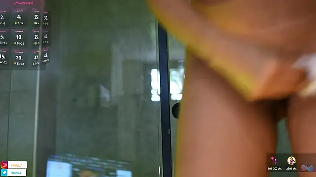 Snapshot of Heicy--01 chatting on November 22, 8:41 pm Heicy--01 online show from November 22, 8:41 pm