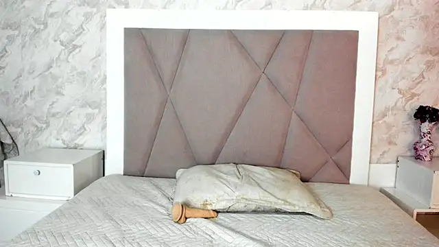 Madhison 5 online show from December 22, 8:28 pm