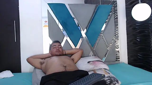 Snapshot of Naty_And_Maxx chatting on December 13, 7:53 pm Naty And Maxx online show from December 13, 7:53 pm