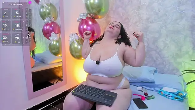 Snapshot of Reichel05_ chatting on December 17, 5:13 am Reichel05 online show from December 17, 5:13 am