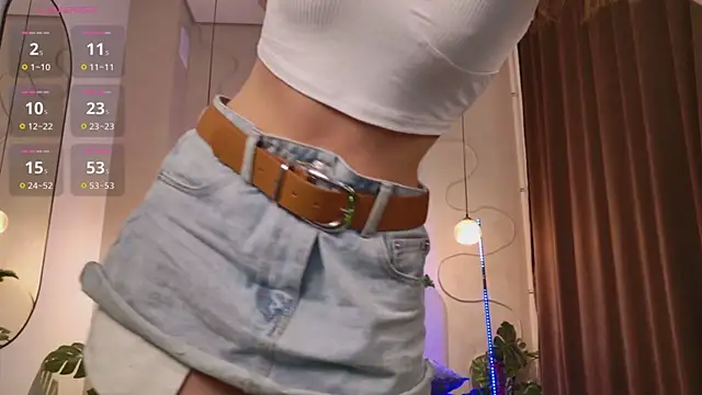 Snapshot of yes_Alice chatting on December 15, 6:28 am yes Alice online show from December 15, 6:28 am