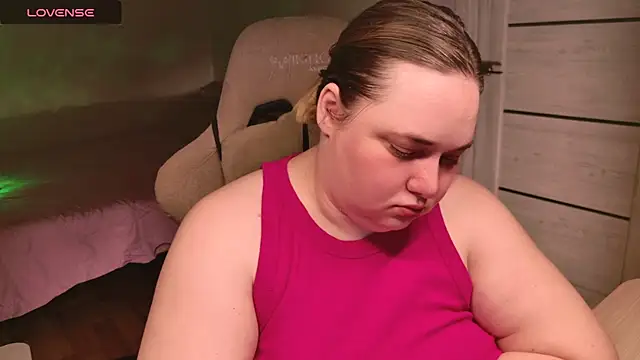 Snapshot of Yes_senia chatting on December 3, 12:29 am Yes senia online show from December 3, 12:29 am