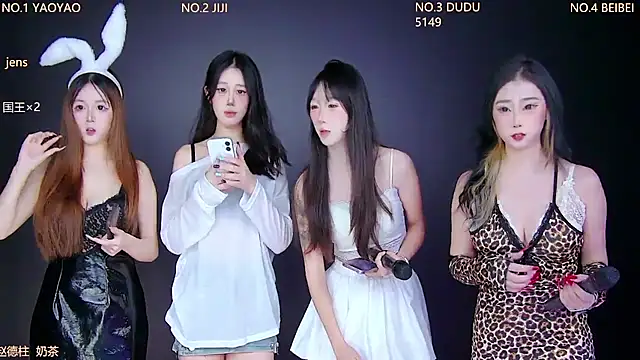 Snapshot of 88_Emeralds chatting on November 19, 5:35 pm 88 Emeralds online show from November 19, 5:35 pm