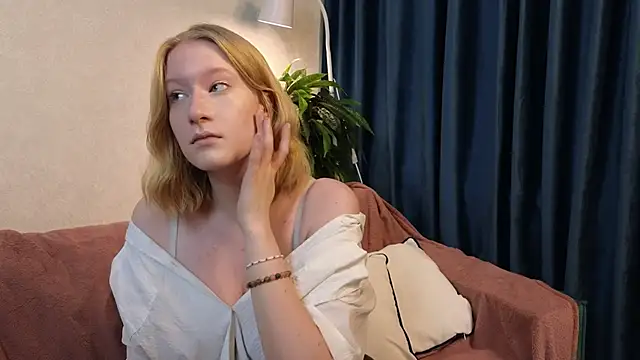 ElzaHart online show from November 29, 5:05 pm