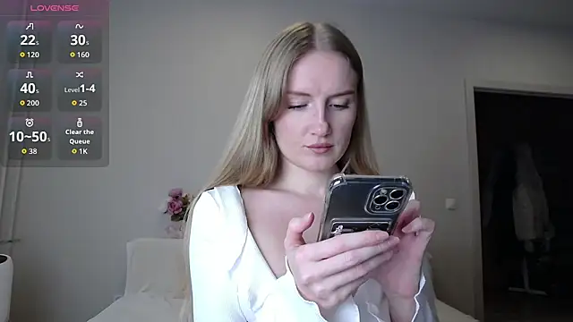 Snapshot of olliebells chatting on February 13, 12:23 pm olliebells online show from February 13, 12:23 pm