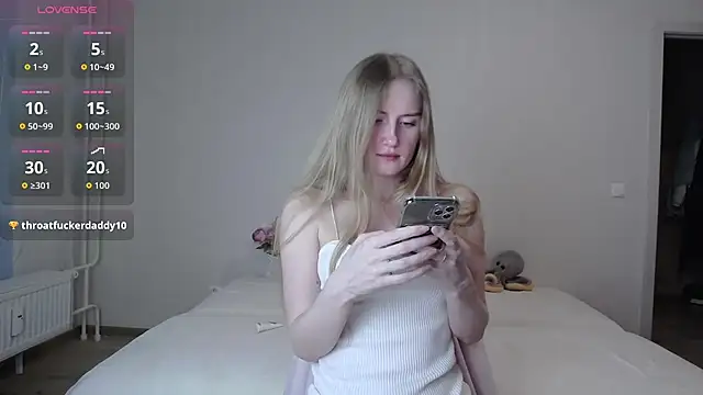 Snapshot of olliebells chatting on March 5, 2:13 pm olliebells online show from March 5, 2:13 pm