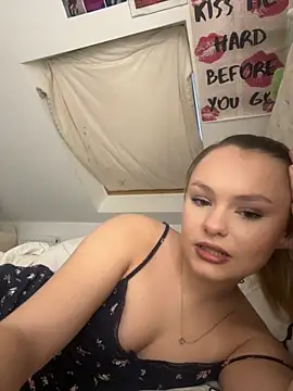 Snapshot of LillieWebb_ chatting on November 30, 4:11 pm LillieWebb online show from November 30, 4:11 pm