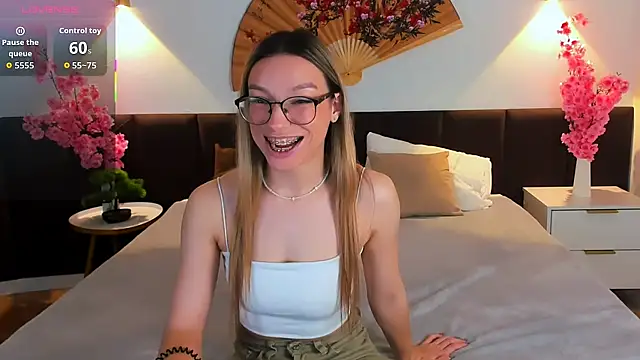 Snapshot of CindyMoriLove chatting on November 21, 2:38 pm CindyMoriLove online show from November 21, 2:38 pm