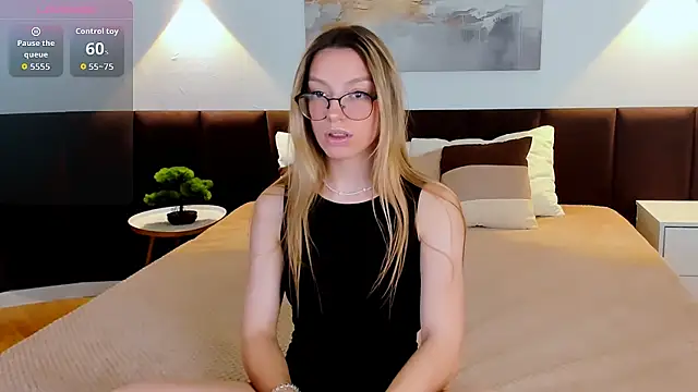 Snapshot of CindyMoriLove chatting on November 26, 2:40 pm CindyMoriLove online show from November 26, 2:40 pm