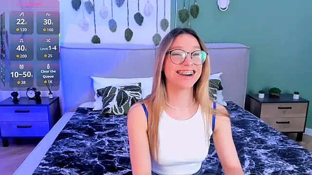 Snapshot of CindyMoriLove chatting on November 28, 2:42 pm CindyMoriLove online show from November 28, 2:42 pm