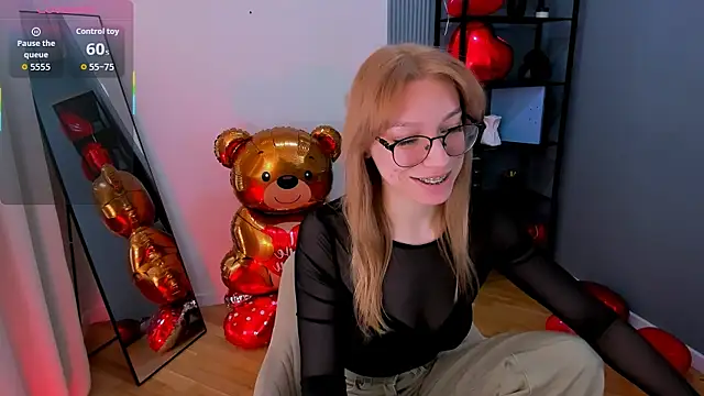 CindyMoriLove online show from February 12, 6:08 am