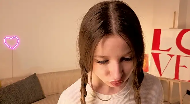 eirakiliana online show from November 7, 8:03 am