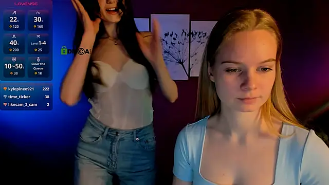 Snapshot of mia_starrr_ chatting on December 4, 10:02 am mia starrr online show from December 4, 10:02 am