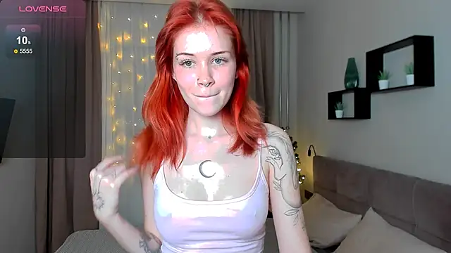 Snapshot of alice_with_freckles chatting on November 29, 2:09 pm alice with freckles online show from November 29, 2:09 pm
