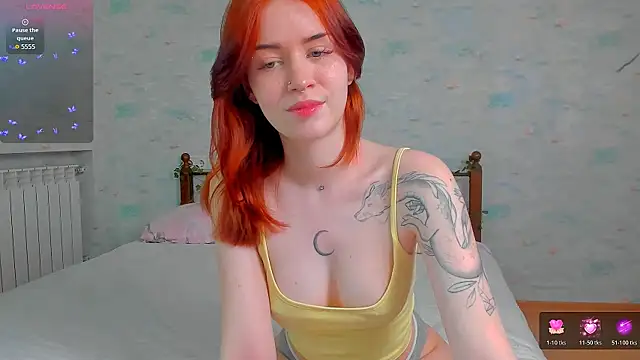 Snapshot of alice_with_freckles chatting on June 14, 8:05 am alice with freckles online show from June 14, 8:05 am