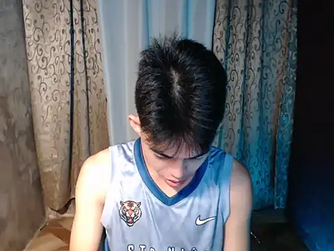 Urhotsilverboy online show from February 13, 7:54 pm