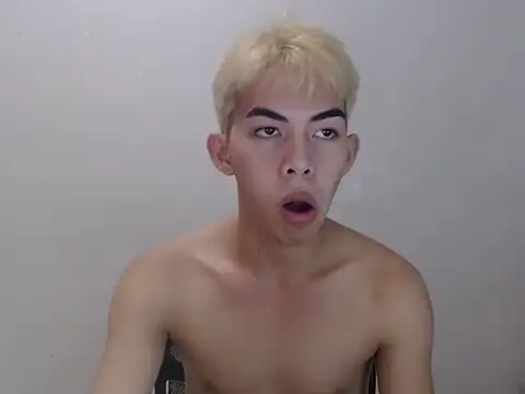 Urhotsilverboy online show from May 20, 11:38 am