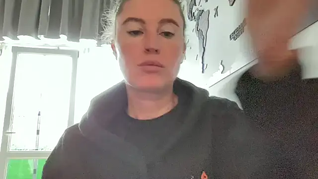 Snapshot of Ameli8 chatting on November 11, 10:37 am Ameli8 online show from November 11, 10:37 am