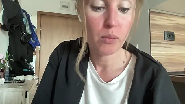 Snapshot of Ameli8 chatting on November 12, 11:54 am Ameli8 online show from November 12, 11:54 am