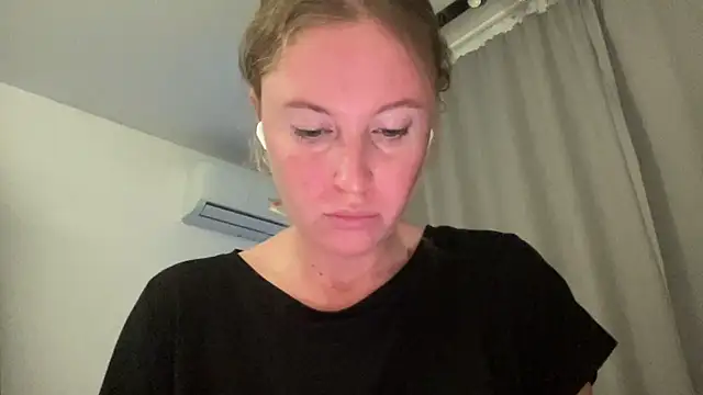 Snapshot of Ameli8 chatting on November 18, 6:01 pm Ameli8 online show from November 18, 6:01 pm