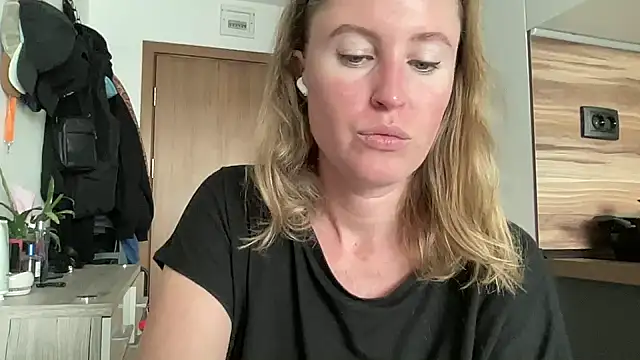 Snapshot of Ameli8 chatting on November 26, 12:17 pm Ameli8 online show from November 26, 12:17 pm