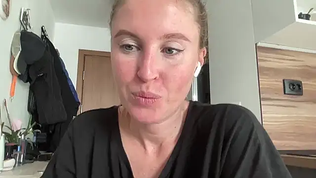 Snapshot of Ameli8 chatting on November 27, 11:12 am Ameli8 online show from November 27, 11:12 am