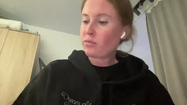 Snapshot of Ameli8 chatting on November 28, 6:10 pm Ameli8 online show from November 28, 6:10 pm