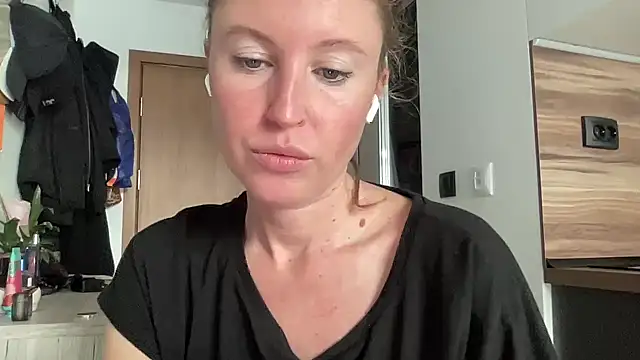 Snapshot of Ameli8 chatting on November 30, 11:36 am Ameli8 online show from November 30, 11:36 am