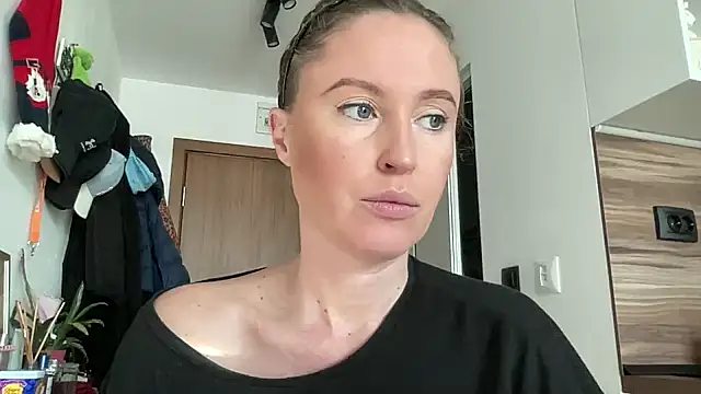 Snapshot of Ameli8 chatting on December 15, 8:18 am Ameli8 online show from December 15, 8:18 am