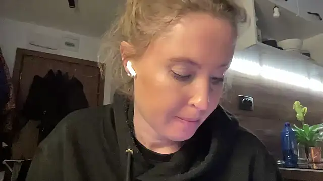 Snapshot of Ameli8 chatting on February 14, 4:59 pm Ameli8 online show from February 14, 4:59 pm