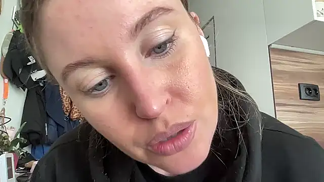 Snapshot of Ameli8 chatting on February 19, 12:34 pm Ameli8 online show from February 19, 12:34 pm