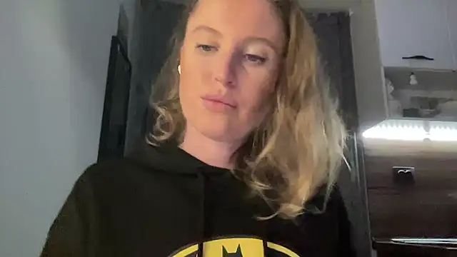 Snapshot of Ameli8 chatting on March 6, 8:05 pm Ameli8 online show from March 6, 8:05 pm