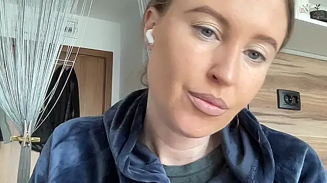 Snapshot of Ameli8 chatting on March 15, 9:59 am Ameli8 online show from March 15, 9:59 am