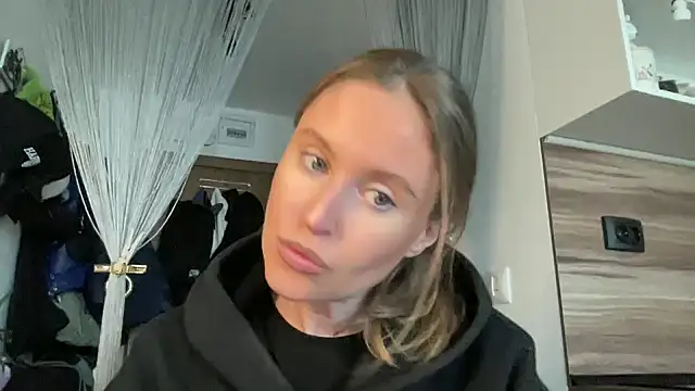 Snapshot of Ameli8 chatting on March 21, 11:04 am Ameli8 online show from March 21, 11:04 am