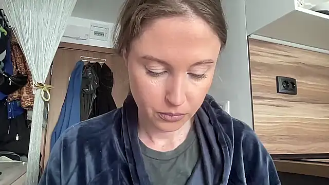 Snapshot of Ameli8 chatting on April 15, 9:16 am Ameli8 online show from April 15, 9:16 am