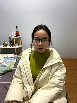 Snapshot of Hmm_0303 chatting on November 18, 2:43 pm Hmm 0303 online show from November 18, 2:43 pm