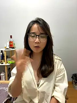 Snapshot of Hmm_0303 chatting on November 20, 2:28 pm Hmm 0303 online show from November 20, 2:28 pm