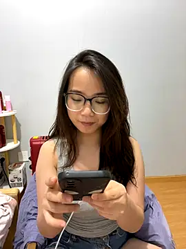 Snapshot of Hmm_0303 chatting on December 5, 2:36 pm Hmm 0303 online show from December 5, 2:36 pm