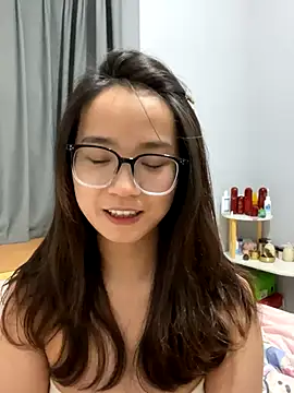 Snapshot of Hmm_0303 chatting on December 14, 2:55 pm Hmm 0303 online show from December 14, 2:55 pm