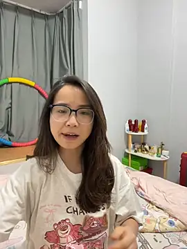 Snapshot of Hmm_0303 chatting on December 16, 2:22 pm Hmm 0303 online show from December 16, 2:22 pm