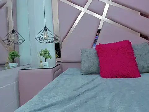 Snapshot of IvonJanice chatting on November 20, 1:22 pm IvonJanice online show from November 20, 1:22 pm