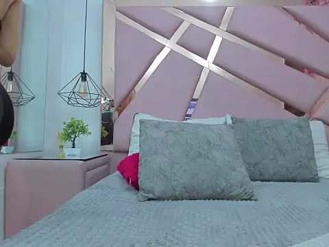 Snapshot of IvonJanice chatting on November 26, 1:12 pm IvonJanice online show from November 26, 1:12 pm