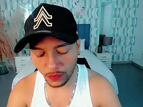 Snapshot of sebastian_cruz_ chatting on November 9, 8:07 pm sebastian cruz online show from November 9, 8:07 pm