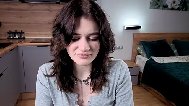 Snapshot of eshleeygreen chatting on November 14, 2:05 pm eshleeygreen online show from November 14, 2:05 pm