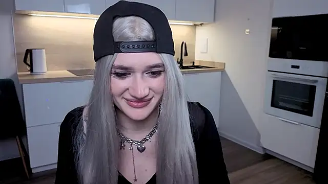 Snapshot of eshleeygreen chatting on December 4, 3:43 pm eshleeygreen online show from December 4, 3:43 pm