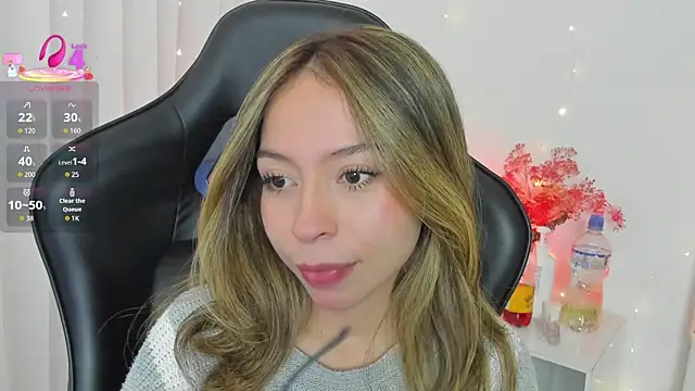 LuluuBerry online show from February 1, 8:29 pm