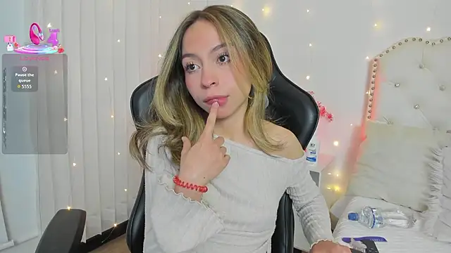 LuluuBerry online show from February 3, 11:32 pm