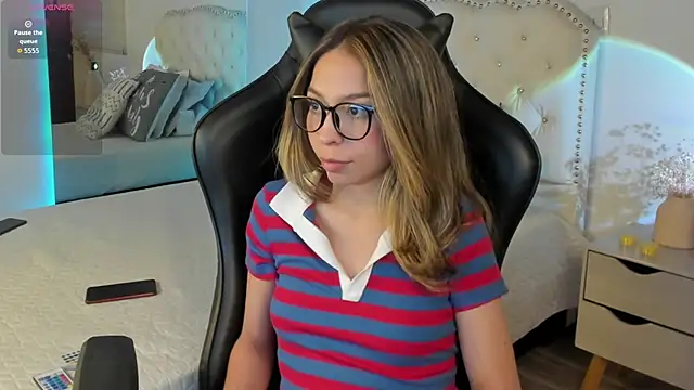 LuluuBerry online show from February 5, 11:09 pm