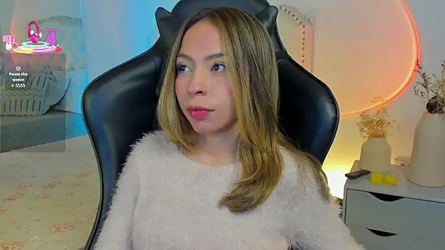 LuluuBerry online show from February 12, 10:38 pm